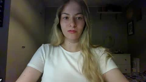 Snapshot of rosie_june chatting on 10/06/25, 06:44 Rosie online show from 10/06/25, 06:44