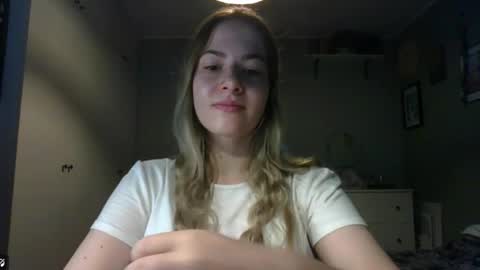 Snapshot of rosie_june chatting on 10/22/25, 06:46 Rosie online show from 10/22/25, 06:46