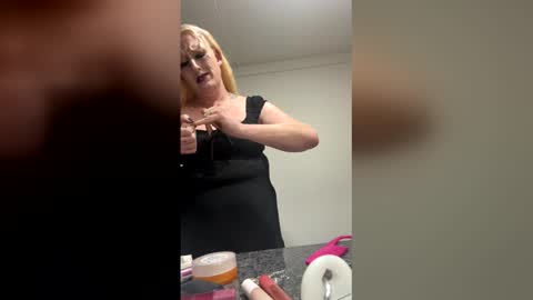 Snapshot of rosieleebrown chatting on 03/22/26, 04:16 rosieleebrown online show from 03/22/26, 04:16