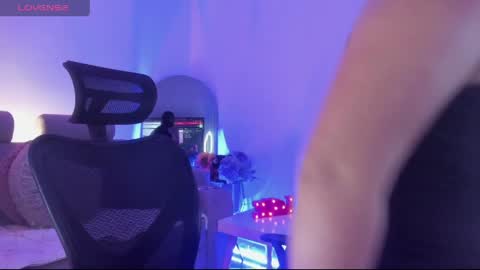 Snapshot of ross_lee chatting on 04/08/26, 08:53 ross_lee online show from 04/08/26, 08:53