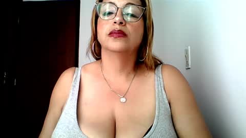 Snapshot of rossanalionheart chatting on 05/24/26, 12:43 Rossana online show from 05/24/26, 12:43