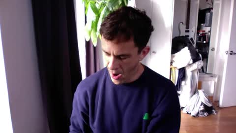 Snapshot of rosscollab chatting on 11/13/25, 01:54 RossCollab online show from 11/13/25, 01:54