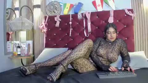 Snapshot of rosse_dianna chatting on 06/27/26, 02:34 Diana online show from 06/27/26, 02:34