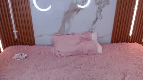 Rossi Hill online show from 11/23/25, 07:35