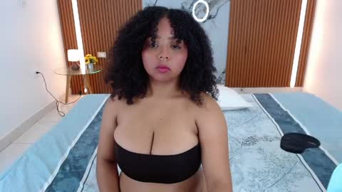 Snapshot of rosselyn_ chatting on 03/31/26, 12:27 Rossi Hill online show from 03/31/26, 12:27