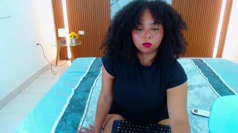 Snapshot of rosselyn_ chatting on 04/01/26, 12:17 Rossi Hill online show from 04/01/26, 12:17