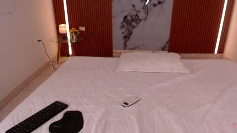 Snapshot of rosselyn_ chatting on 04/05/26, 12:24 Rossi Hill online show from 04/05/26, 12:24