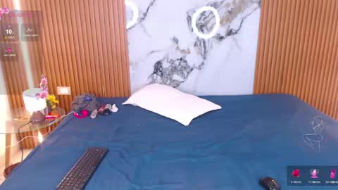 Snapshot of rosselyn_ chatting on 04/17/26, 12:41 Rossi Hill online show from 04/17/26, 12:41