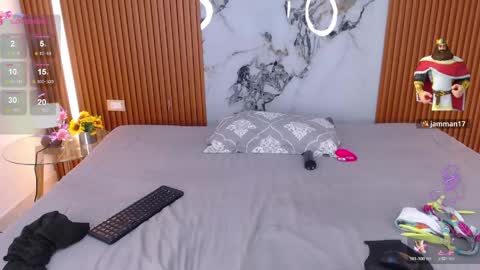 Snapshot of rosselyn_ chatting on 04/22/26, 01:12 Rossi Hill online show from 04/22/26, 01:12