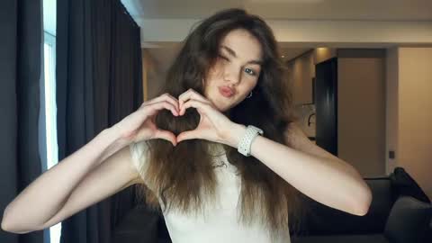 Snapshot of rosysfatcu chatting on 05/19/26, 10:54 Marguerite online show from 05/19/26, 10:54