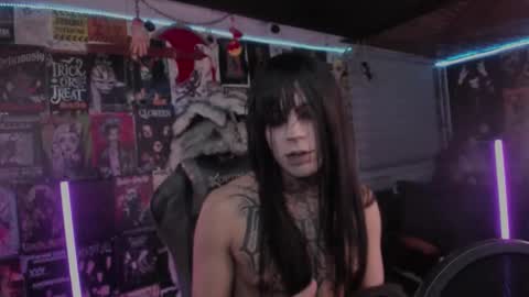 Snapshot of rotten_dreams chatting on 03/23/26, 11:53 rot online show from 03/23/26, 11:53