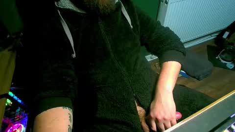 Snapshot of roughwonder chatting on 03/01/25, 07:30 Luke online show from 03/01/25, 07:30