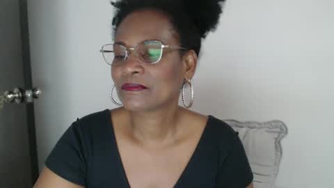 luxa online show from 02/22/25, 09:15