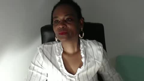 Snapshot of roushlove chatting on 05/04/26, 12:56 luxa online show from 05/04/26, 12:56