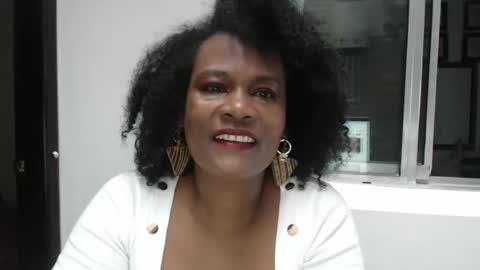 Snapshot of roushlove chatting on 05/18/26, 02:01 luxa online show from 05/18/26, 02:01