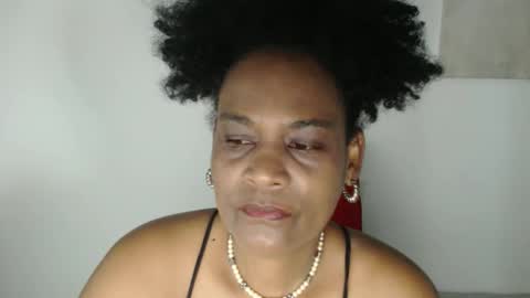 Snapshot of roushlove chatting on 05/24/26, 01:38 luxa online show from 05/24/26, 01:38
