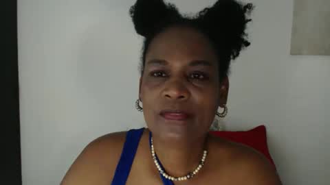 Snapshot of roushlove chatting on 05/25/26, 01:06 luxa online show from 05/25/26, 01:06