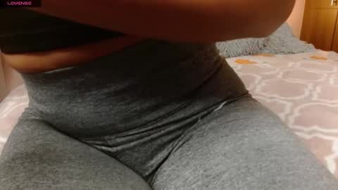 Rouss marie henao  online show from 02/09/25, 02:38