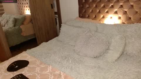 Rouss marie henao  online show from 03/09/25, 01:46