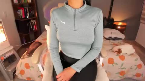 Rouss marie henao  online show from 09/25/25, 09:13