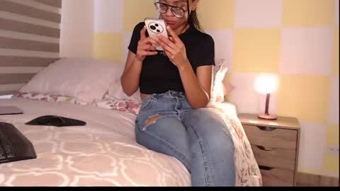 Rouss marie henao  online show from 06/12/26, 10:36