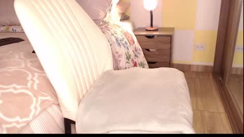 Rouss marie henao  online show from 06/15/26, 10:34