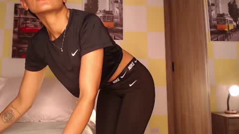 Rouss marie henao  online show from 06/26/26, 02:05