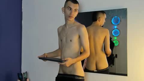 Snapshot of rowancley chatting on 11/27/25, 04:09 Rowan online show from 11/27/25, 04:09