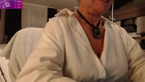 Snapshot of roxana_brooks chatting on 12/06/24, 05:22 Roxana online show from 12/06/24, 05:22