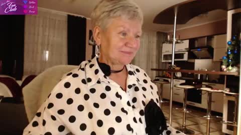 Snapshot of roxana_brooks chatting on 12/29/24, 04:40 Roxana online show from 12/29/24, 04:40