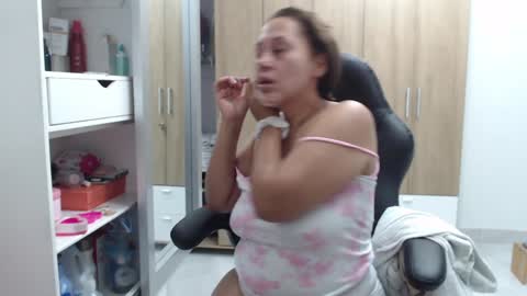 Snapshot of roxanalove7 chatting on 02/03/25, 04:04 Roxana online show from 02/03/25, 04:04
