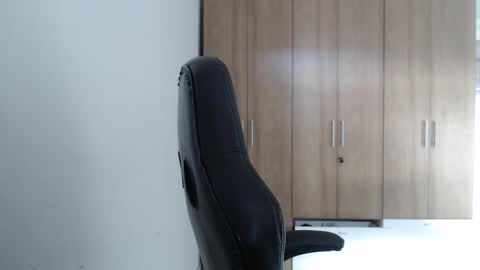 Roxana online show from 12/15/25, 09:19