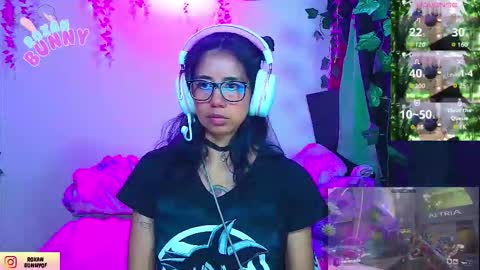 Snapshot of roxanbunny chatting on 01/12/26, 01:33 roxxy online show from 01/12/26, 01:33