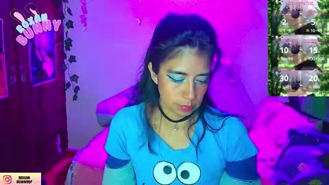 Snapshot of roxanbunny chatting on 01/13/26, 01:33 roxxy online show from 01/13/26, 01:33