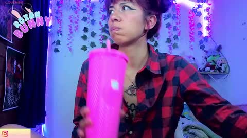Snapshot of roxanbunny chatting on 04/27/26, 02:53 roxxy online show from 04/27/26, 02:53