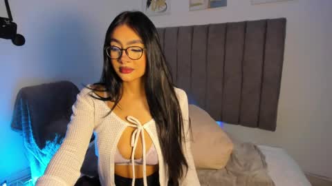 Roxane online show from 03/17/26, 08:28