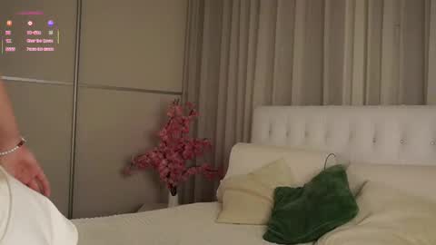 Anna Lokiss online show from 10/30/25, 12:28