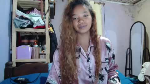 roxanne_98 online show from 05/06/26, 05:03