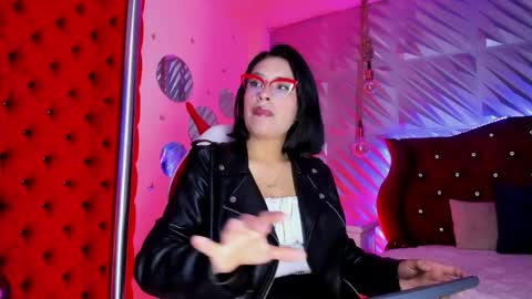 roxanne_han online show from 05/13/26, 12:13