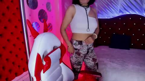 roxanne_han online show from 06/09/26, 12:06