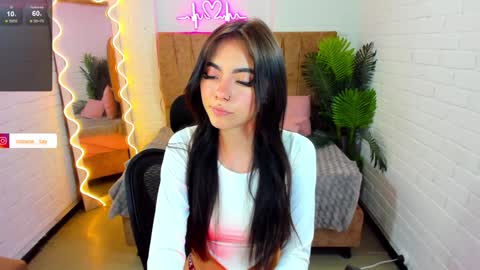 Snapshot of roxanne_tay chatting on 01/08/25, 01:11 roxanne_tay online show from 01/08/25, 01:11