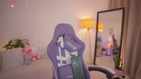 Snapshot of roxie_gates chatting on 06/22/26, 06:05 R O X I E online show from 06/22/26, 06:05
