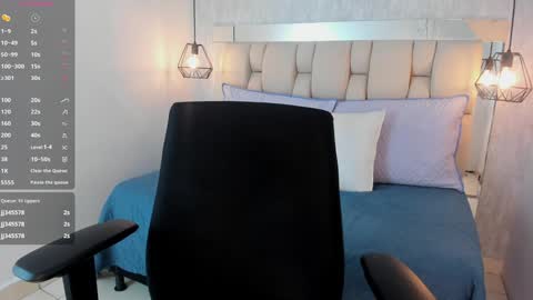 Snapshot of roxie_summers chatting on 12/19/24, 11:03 Roxie online show from 12/19/24, 11:03