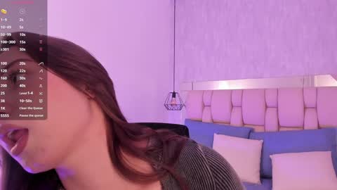 Snapshot of roxie_summers chatting on 01/08/25, 01:53 Roxie online show from 01/08/25, 01:53