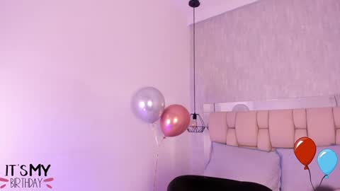 Snapshot of roxie_summers chatting on 01/11/25, 10:40 Roxie online show from 01/11/25, 10:40