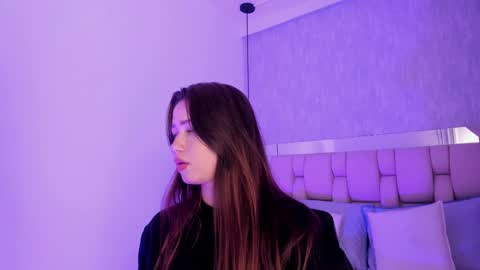 Snapshot of roxie_summers chatting on 02/14/25, 10:47 Roxie online show from 02/14/25, 10:47