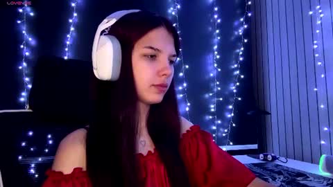Snapshot of roxiepiurkowski chatting on 07/19/26, 04:11 Hana online show from 07/19/26, 04:11