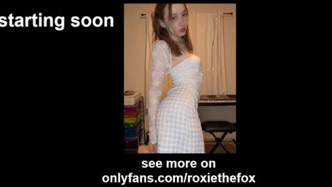 Snapshot of roxiethefox chatting on 03/23/26, 01:09 roxie online show from 03/23/26, 01:09