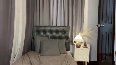 roxiethogersen online show from 07/14/26, 10:09