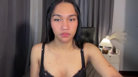 roxiethogersen online show from 07/14/26, 10:21